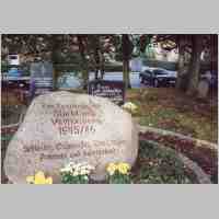 90-1072 Gedenkstein auf dem Friedhof in Esens in Ostfriesland im Oktober 2003 .JPG